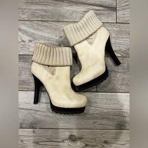 Jennifer Lopez Stylish Cream Ankle Boots with Knit Cuff size 9 NEW